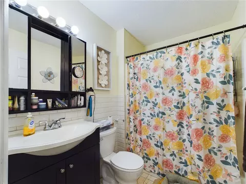 Bath - 21 Apache Dr #F, Westerly, RI 02891 photo 1 of 2