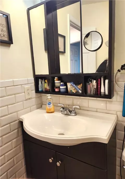 Bath - 21 Apache Dr #F, Westerly, RI 02891 photo 2 of 2