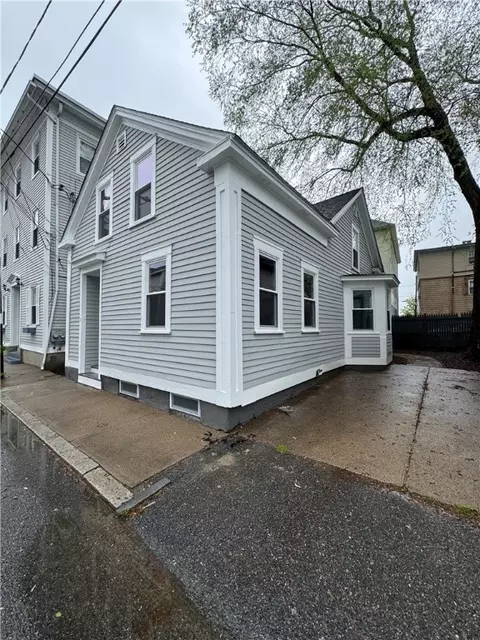 15 Washburn St, Providence, RI 02908
