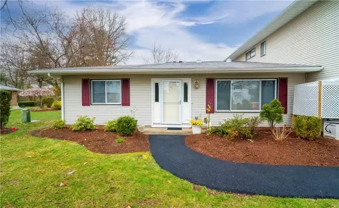 51 Fox Ridge Cres, Warwick, RI 02886