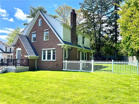 71 Elsie St, Cranston, RI 02910