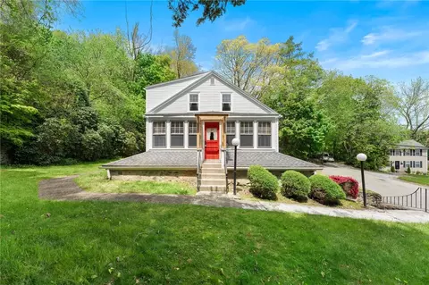 106 Pelletier Ave, Woonsocket, RI 02895 photo 3