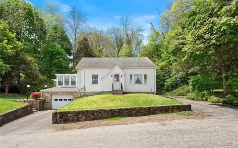 106 Pelletier Ave, Woonsocket, RI 02895