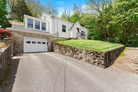 106 Pelletier Ave, Woonsocket, RI 02895 photo 2