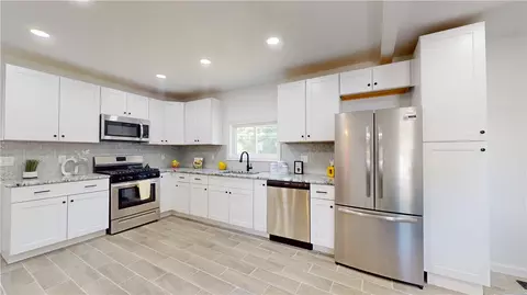 35 Union St, Woonsocket, RI 02895 photo 5