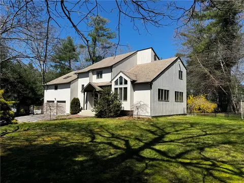4 Wolfe Ct, Coventry, RI 02816 photo 1