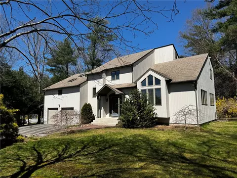 4 Wolfe Ct, Coventry, RI 02816 photo 2