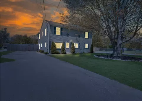 23 Sweeney Ln, Bristol, RI 02809