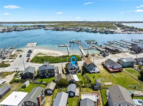 1178 Succotash Rd, Narragansett, RI 02879