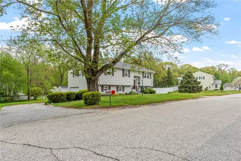 2 Deborah Ave, North Smithfield, RI 02896