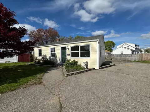 40 Rose Dr, Pawtucket, RI 02861