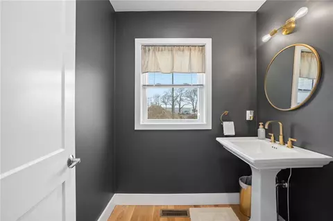 Bath - 115 Graystone St, Warwick, RI 02886 photo 1 of 4