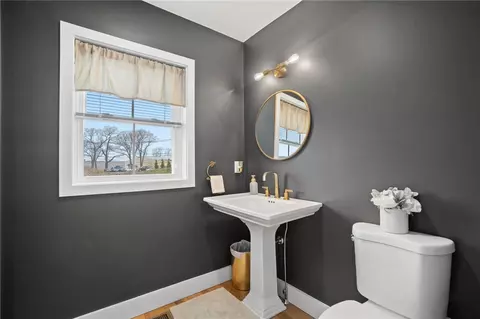 Bath - 115 Graystone St, Warwick, RI 02886 photo 2 of 4