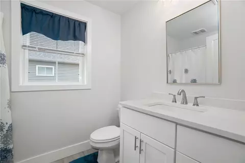 Bath - 115 Graystone St, Warwick, RI 02886 photo 4 of 4