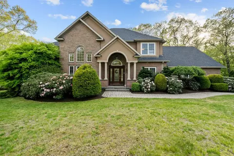 1 Mckenzie Dr, Smithfield, RI 02917