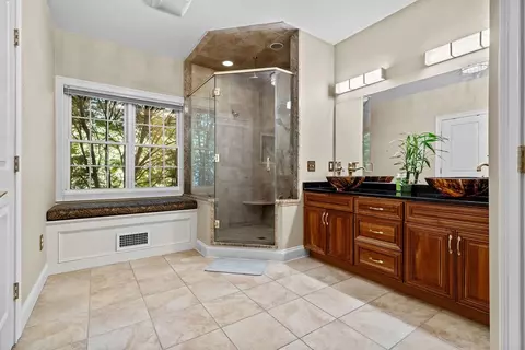 Bath - 1 Mckenzie Dr, Smithfield, RI 02917 photo 1 of 1
