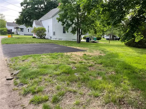 Exterior - 71 Ash St, Warwick, RI 02888 photo 4 of 6
