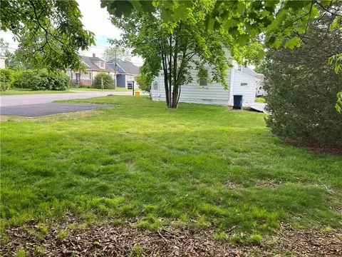 Exterior - 71 Ash St, Warwick, RI 02888 photo 5 of 6