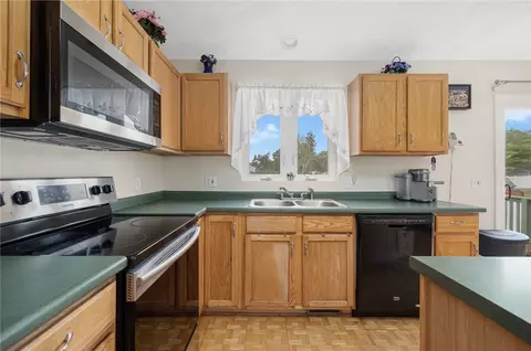 Kitchen - 23 Hamlet Ct, Bristol, RI 02809 photo 1 of 2