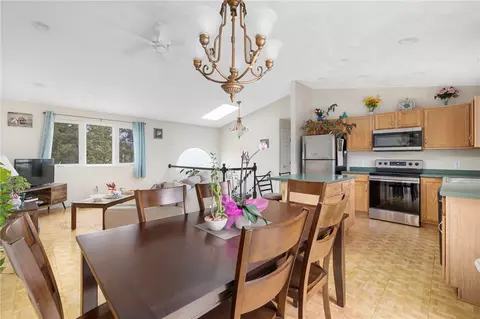 Dining - 23 Hamlet Ct, Bristol, RI 02809 photo 1 of 1