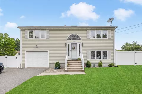 23 Hamlet Ct, Bristol, RI 02809