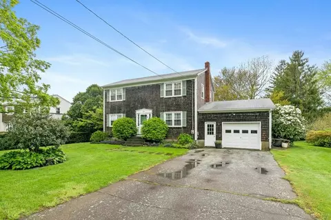 163 Locust Ave, Portsmouth, RI 02871