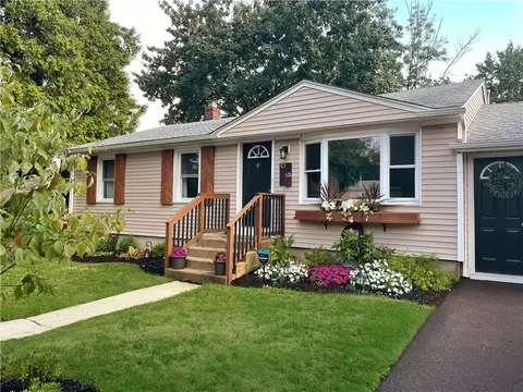 10 Schofield St, West Warwick, RI 02893