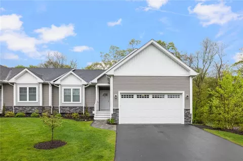 81 Stonebridge Ln, East Greenwich, RI 02818