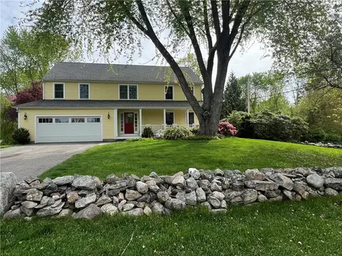 24 Sunnyside Dr, Cumberland, RI 02864