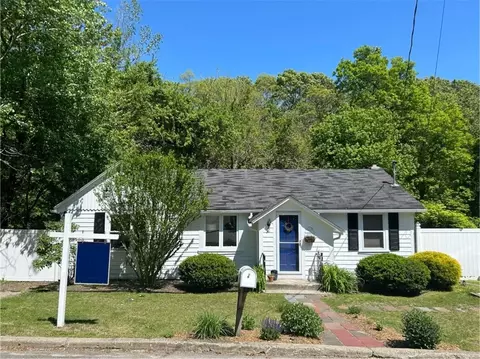 2 State Park Ave, Warwick, RI 02886