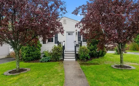16 Andover St, North Providence, RI 02904