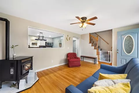 Entry Way - 38 Barrows St, Cumberland, RI 02864 photo 1 of 2