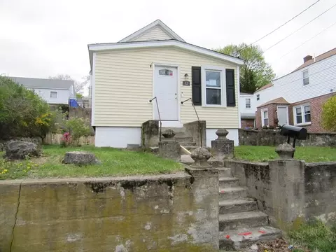 12 Arthur St, West Warwick, RI 02893