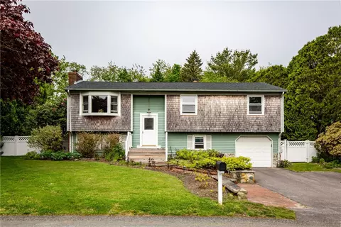 25 Cheryl Ave, Portsmouth, RI 02871