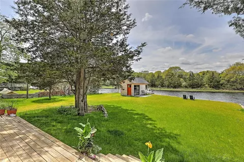 54 Enfield Ave, North Kingstown, RI 02852