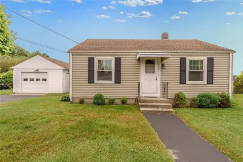 304 Lake Shore Dr, Warwick, RI 02889