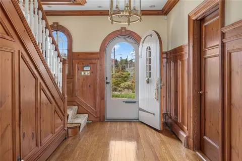 Entry Way - 8 Manatuck Ave, Westerly, RI 02891 photo 1 of 4