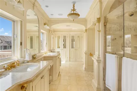 Bath - 8 Manatuck Ave, Westerly, RI 02891 photo 1 of 2