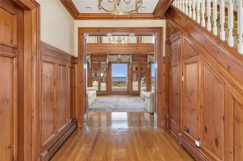 Entry Way - 8 Manatuck Ave, Westerly, RI 02891 photo 2 of 4