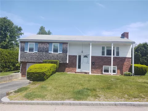 81 Heath St, East Providence, RI 02915