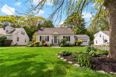 30 Indian Rd, East Providence, RI 02915