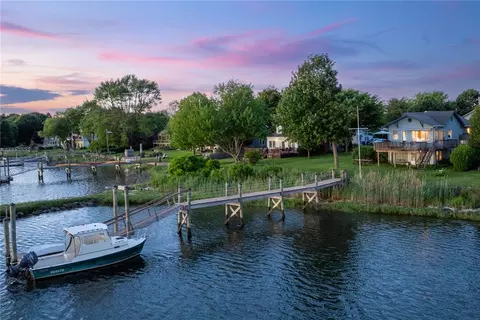561 Shore Acres Ave, North Kingstown, RI 02852