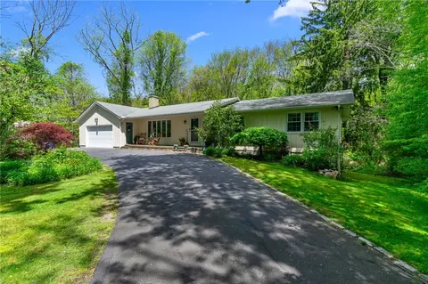 837 Division Rd, East Greenwich, RI 02818