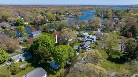 793 Middlebridge Rd, South Kingstown, RI 02879