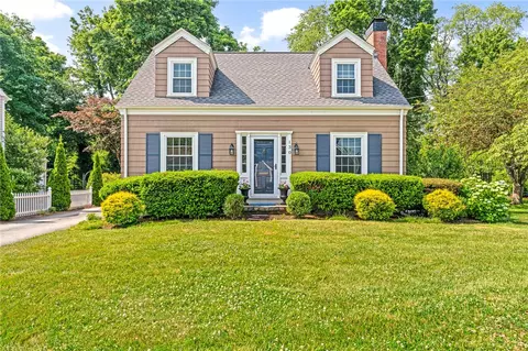 130 Ferry Ln, Barrington, RI 02806