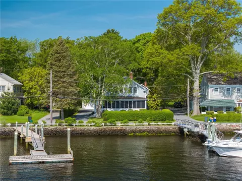 167 Mathewson Rd, Barrington, RI 02806