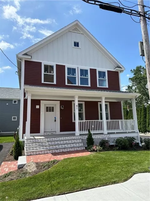 41 Division St, East Greenwich, RI 02818