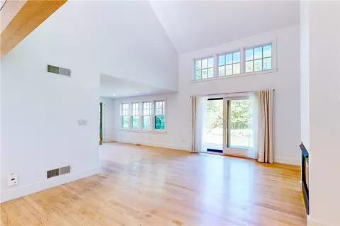 Living - 21 John Dyer Rd, Little Compton, RI 02837 photo 1 of 5