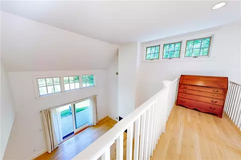 Entry Way - 21 John Dyer Rd, Little Compton, RI 02837 photo 3 of 4