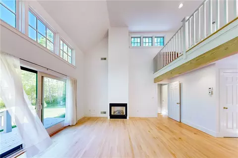 Living - 21 John Dyer Rd, Little Compton, RI 02837 photo 5 of 5